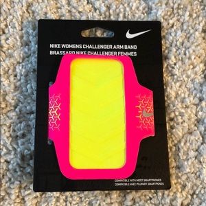 Nike’s phone work out arm band